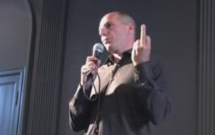 Varoufakis streckt den Mittelfinger in die Kamera