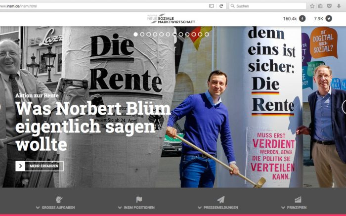 Ein Screenshot von der INSM Webseite, der ein altes Foto von Norbert Blüm beim Plakatieren seiner Rentenkampagne und eine Aufnahme von der INSM Kampagne zeigt.