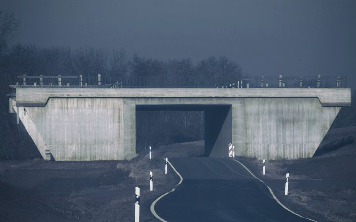 Hierfür enteignet auch die CDU: Eine Autobahn-Brücke in einer großen Baustelle